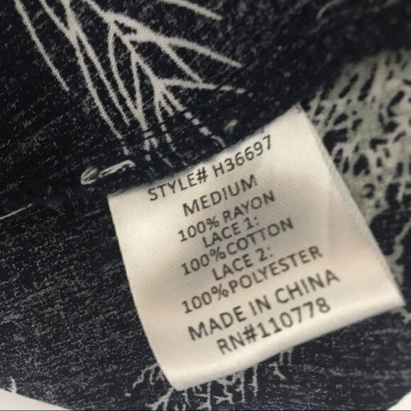 Hazel Lace Trim Boho Chic Bird Print Blouse Top Blue hi-lo hem Women’s Medium - Picture 8 of 10